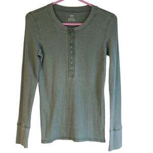 Aerie green thermal shirt size medium